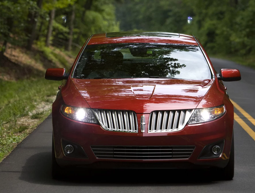 林肯mks的解析,全新的设计理念,让这款车看起来也很豪华