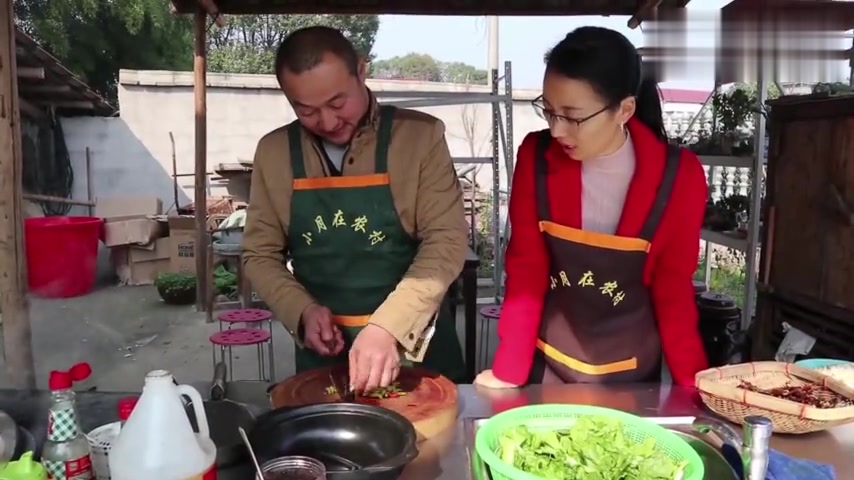 官哥来家里下厨,洋鸭子焖青辣椒,一大锅吃得精光