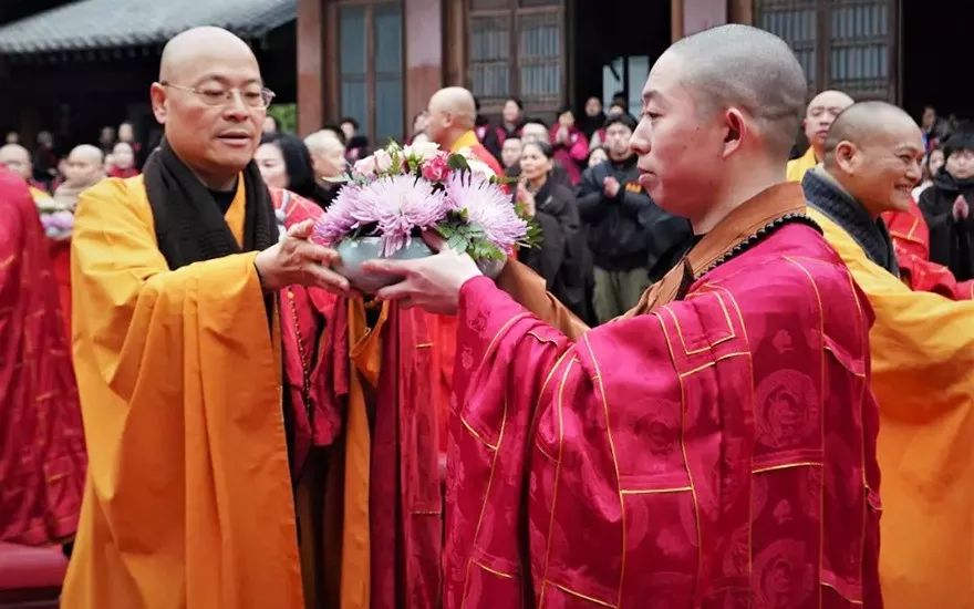 大殿供监斋菩萨的这座寺院,以传统送灶仪式恭迎监斋菩萨圣诞