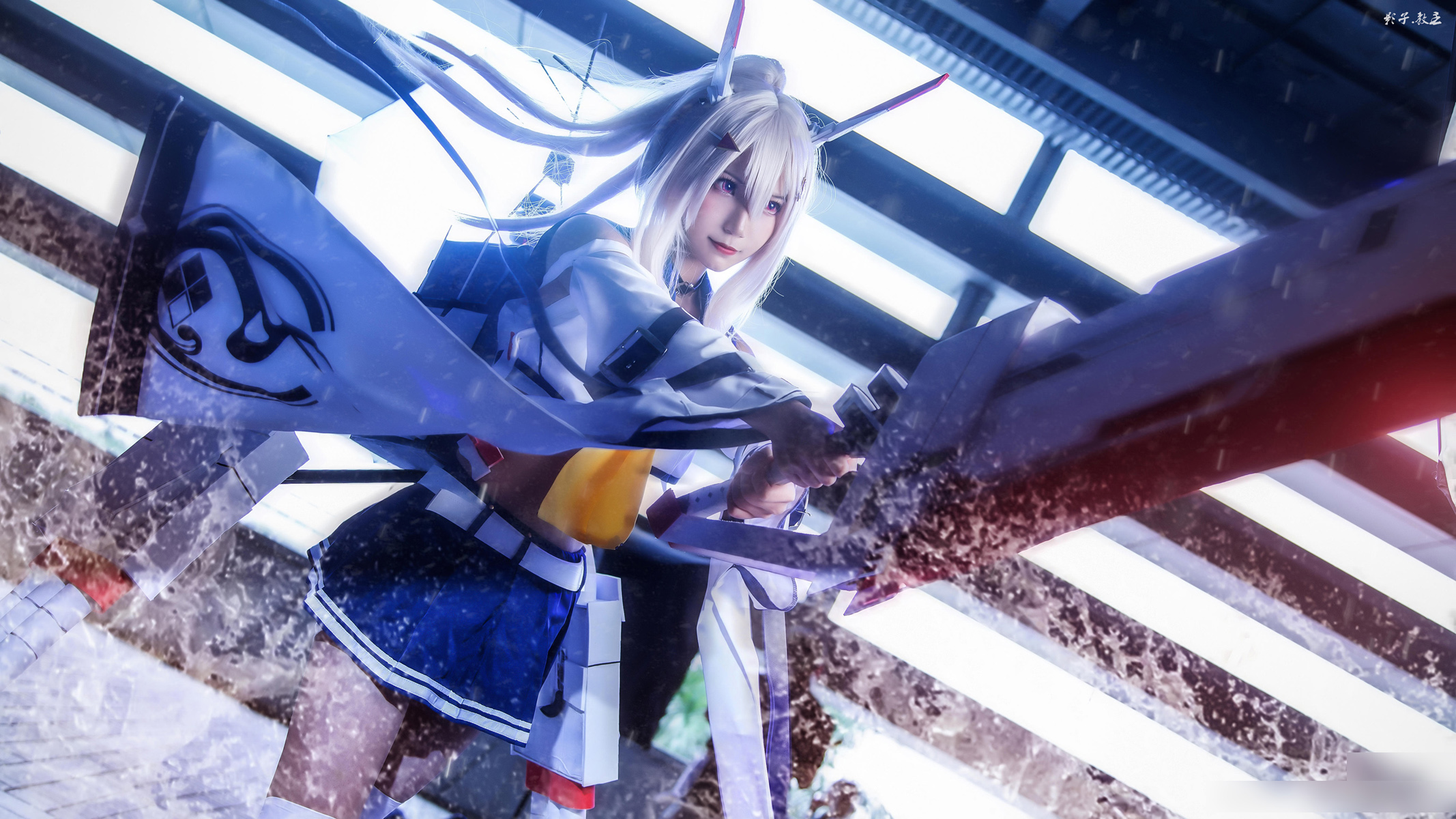 高颜值妹子在漫展上cos碧蓝航线角色绫波!绝对是一道亮眼的风景