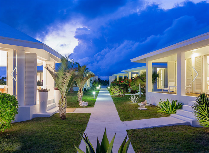 多栋别墅组成的巴哈马海滩热带度假屋