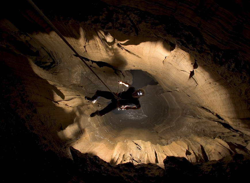 据悉,库鲁伯亚拉洞穴的深度在不断地更新,而且是