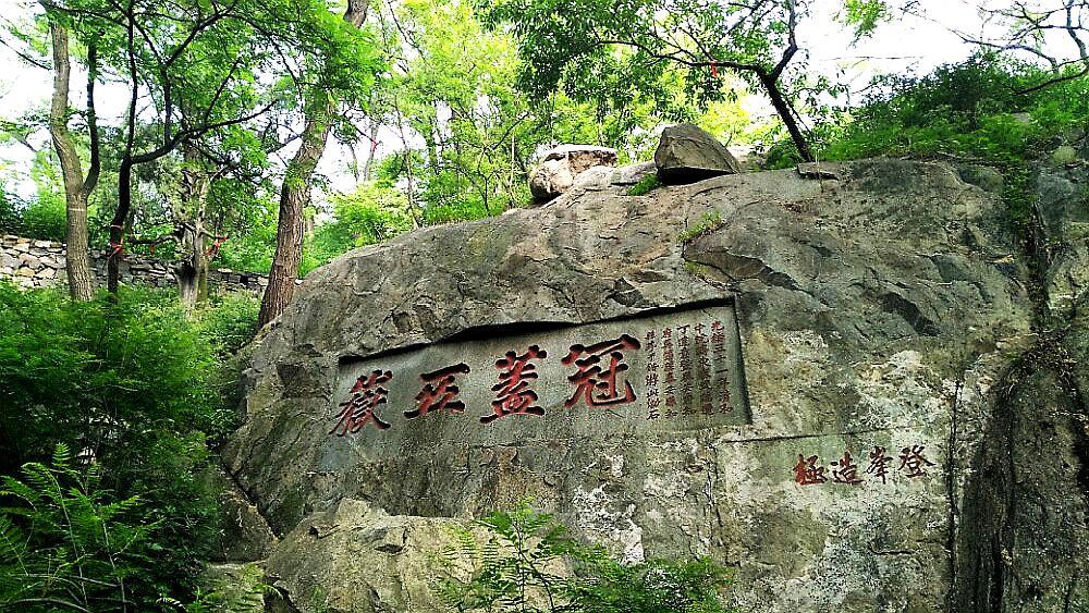 山中有大量的道觀寺廟,被佛道兩教視為聖山,進一步神話了泰山