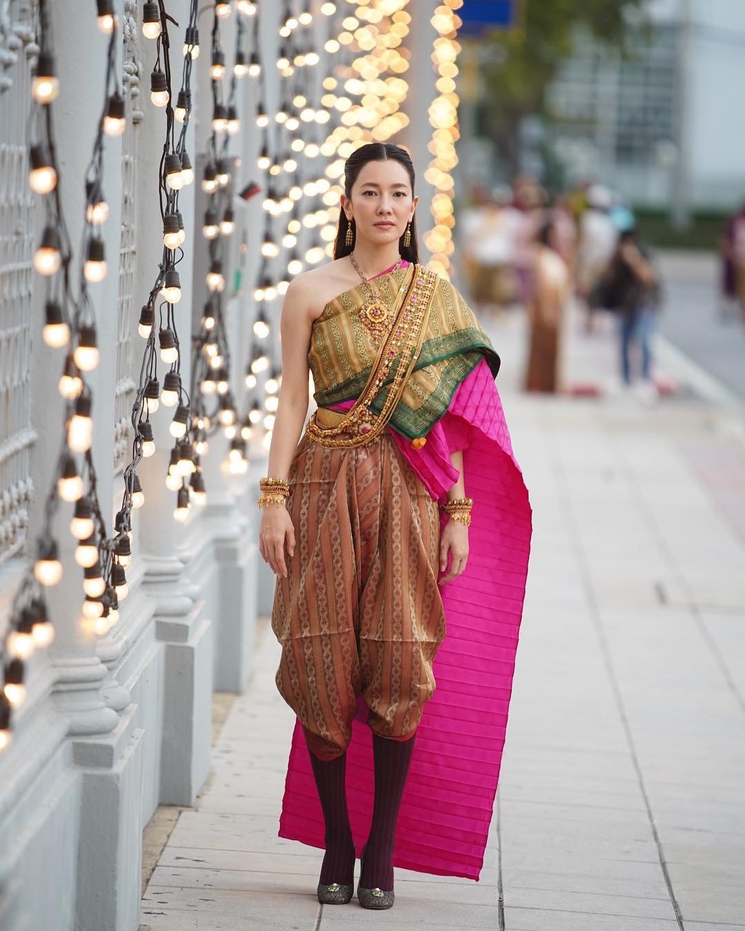 泰剧初心pong和noon再度同框 身穿传统泰服别具古典韵味