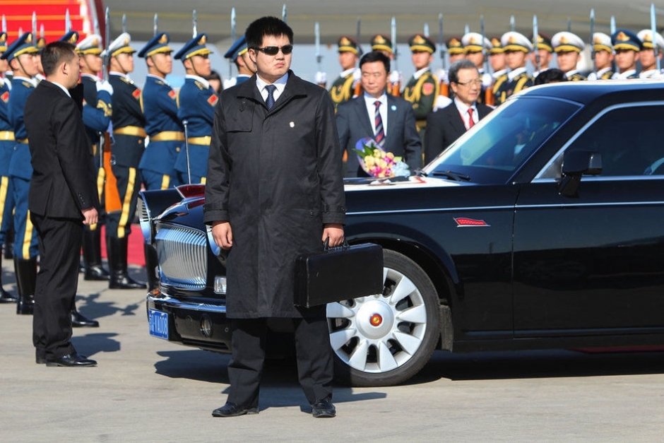 她是"中国第一美女保镖",一直未婚,只因睡觉有这一特殊习惯