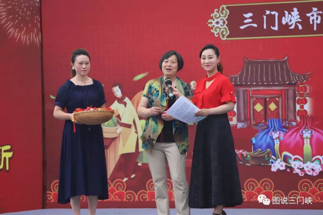 今天,湖滨广场举办了一场三门峡非遗及香包民俗文化展演活动