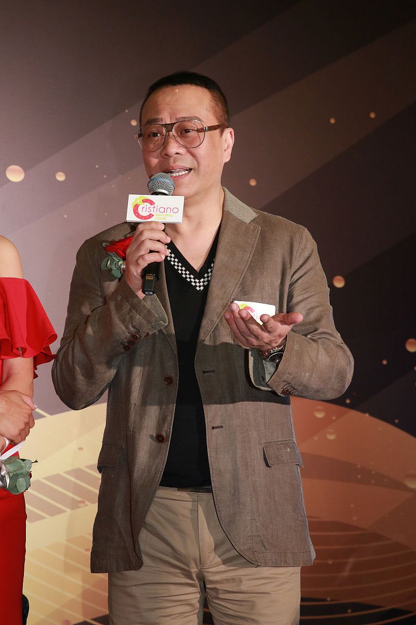 欧阳震华说:"我真心羡慕那些香港明星去内地拍综艺节目,为了赚取更多
