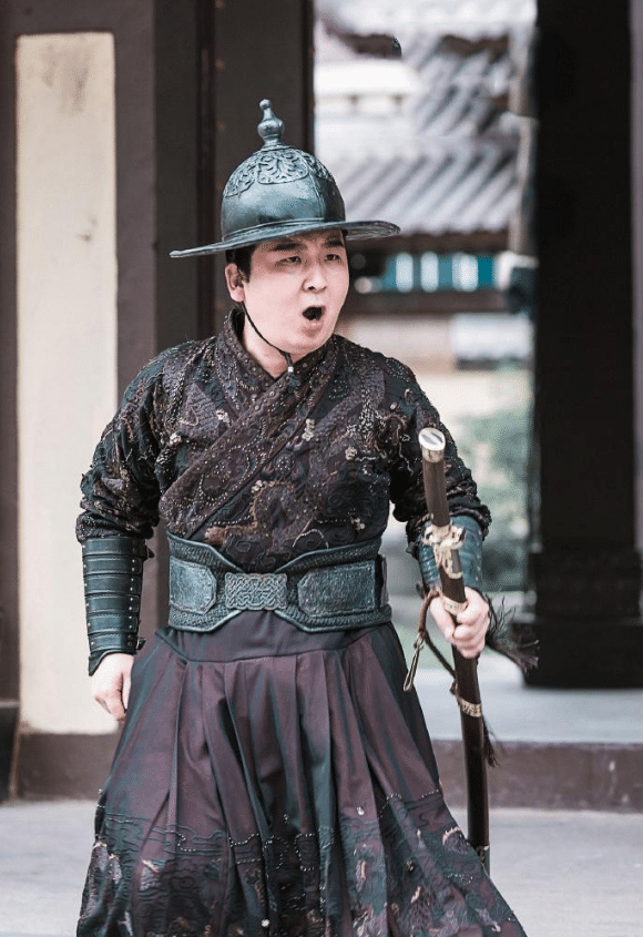 还记得少年大钦差的陈文杰吗?如今首演锦衣卫,网友:胖成刘罗锅