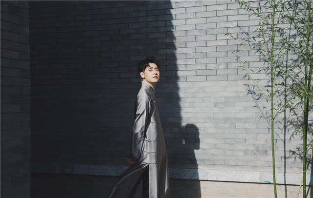 张云雷复出专场身披黄大褂,高烧不退辗转3城,郭德纲都心疼他