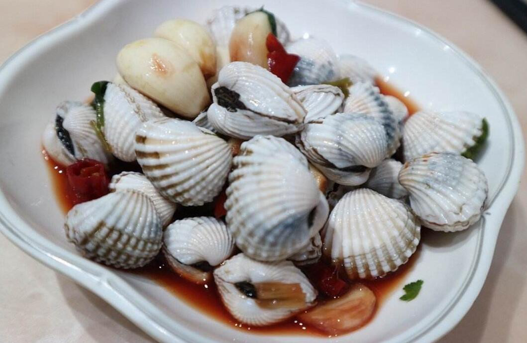 一道必须生吃的海鲜,满身带泥剥开带血,为何那么受欢迎?