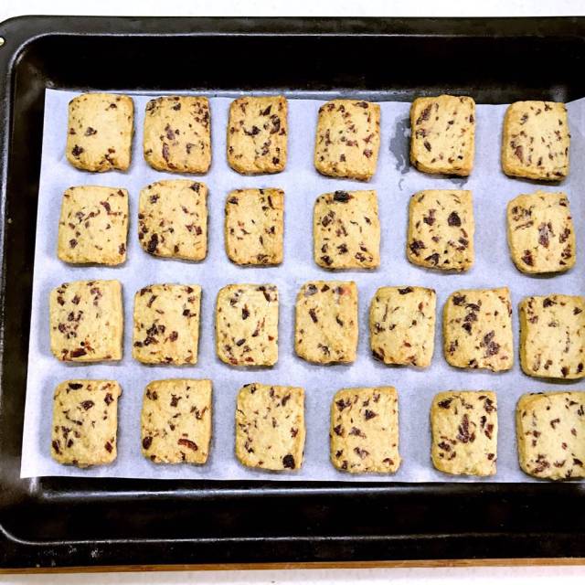 低糖椰香燕麦蔓越莓饼干,松软酥脆,浓浓奶香,百吃不厌!