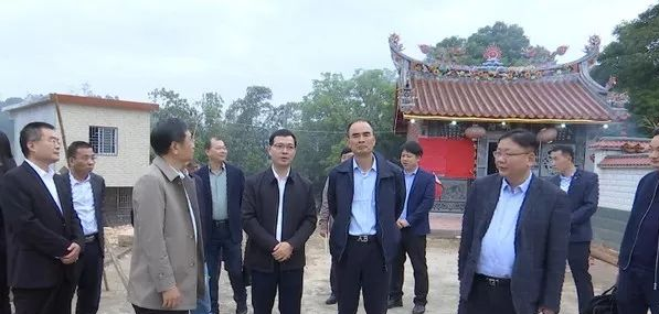 云霄县委书记王金狮带队到下河乡坡兜村开展专题调研