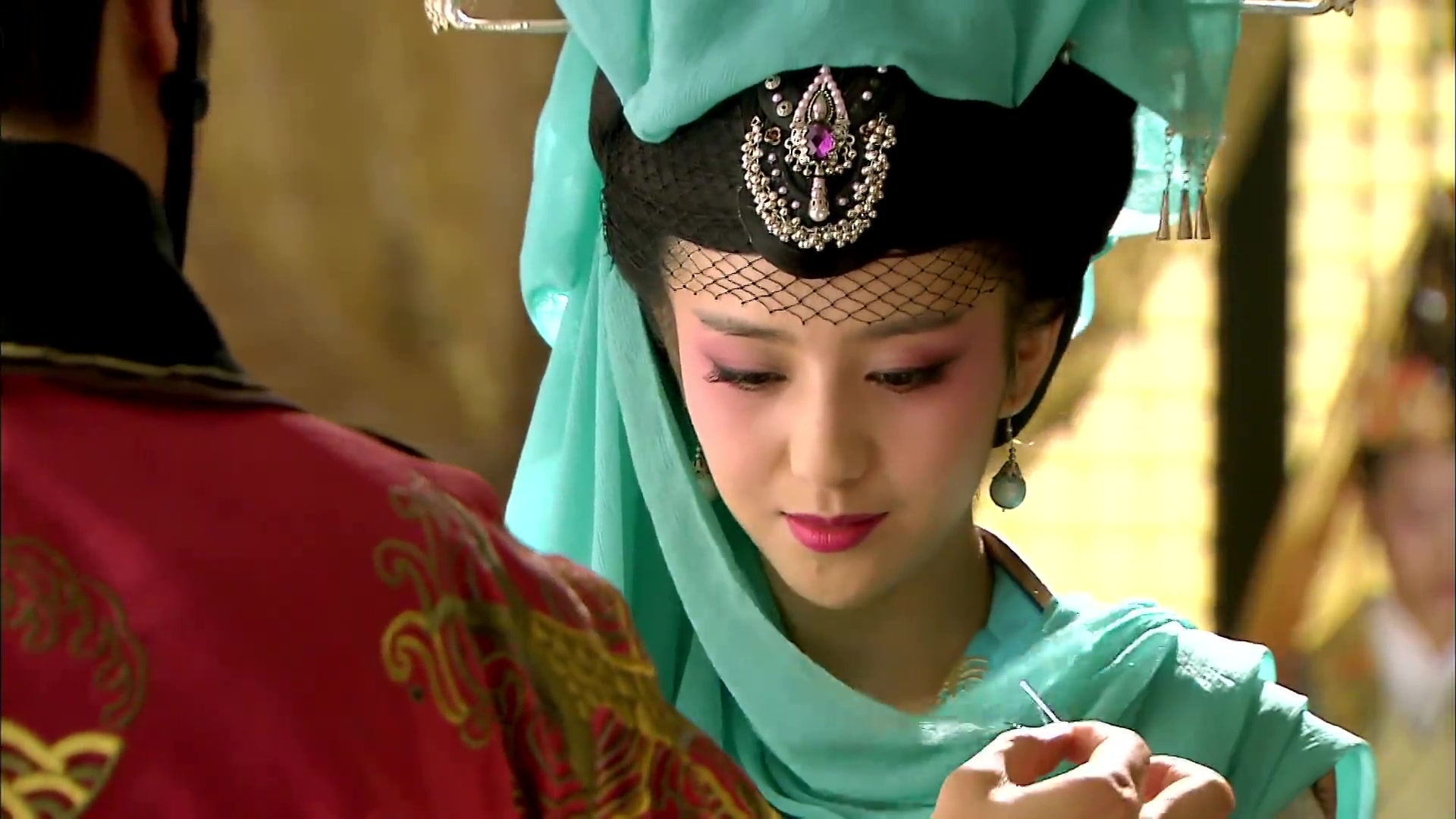 《梦回唐朝》中佟丽娅扮演陶茿,她与王皇后原本是姐妹,两人小的时候