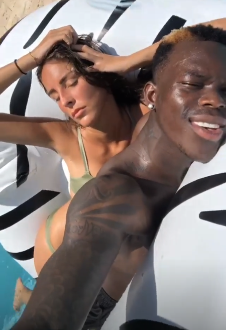 恩爱!施罗德晒出与女友一同沐浴阳光的短视频