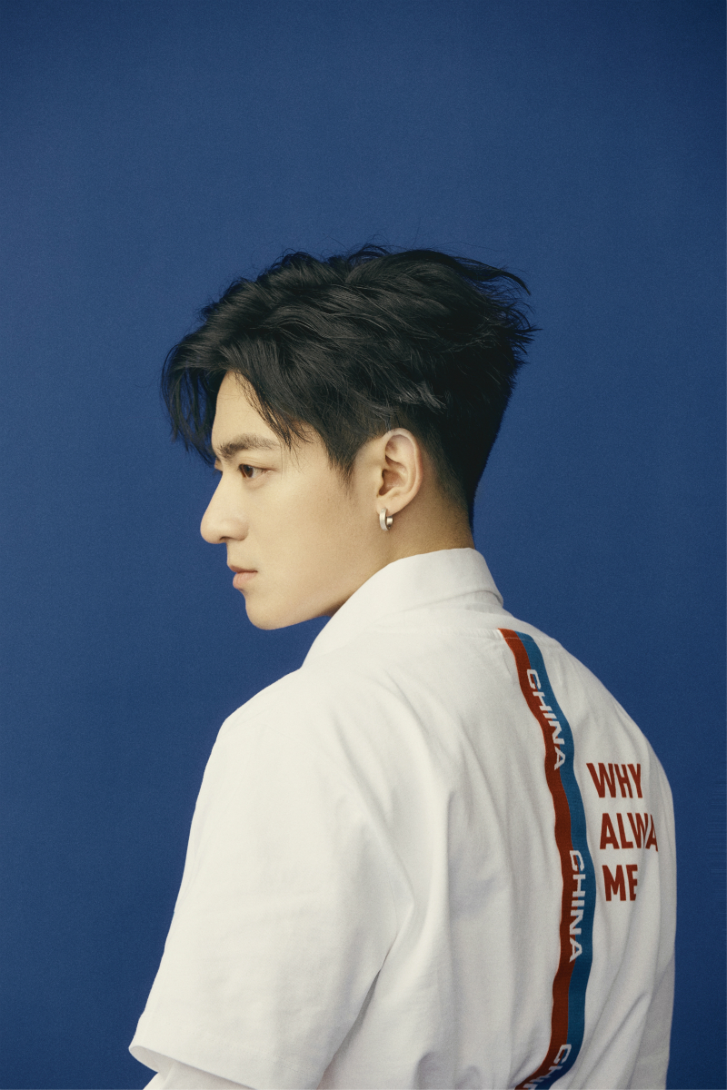 姜彭新写真穿越二次元 展别样青春热血