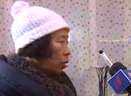大妈烫头把脖子烫烂了,店主竟坚持说属于正常现象!到底谁的错?