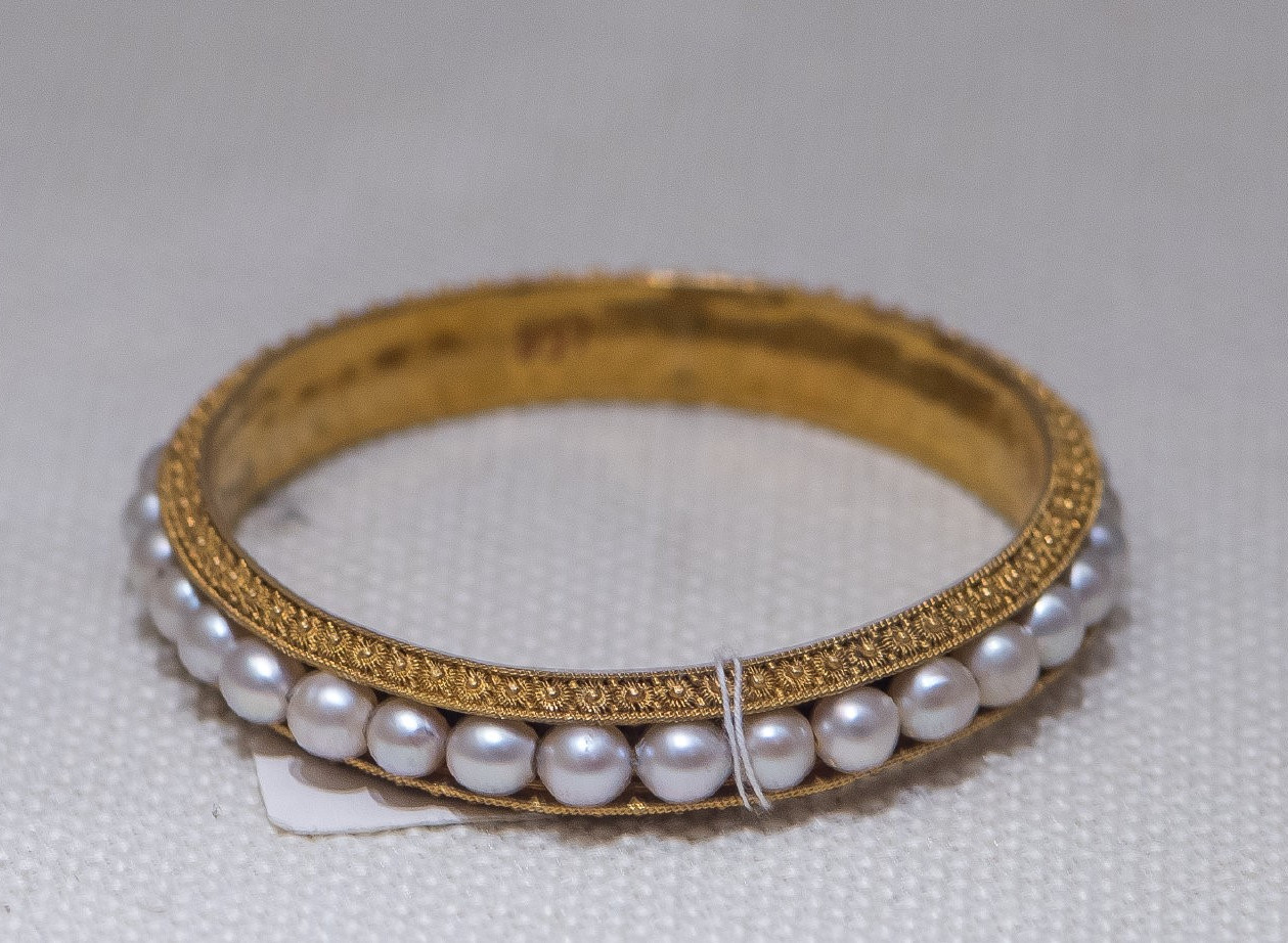 沈阳故宫博物院藏:清代金胎穿珍珠手镯.  转载自百家号作者:安久文化
