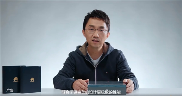 李小龙开箱华为mate xs:标配65w充电器 "异形"保护壳