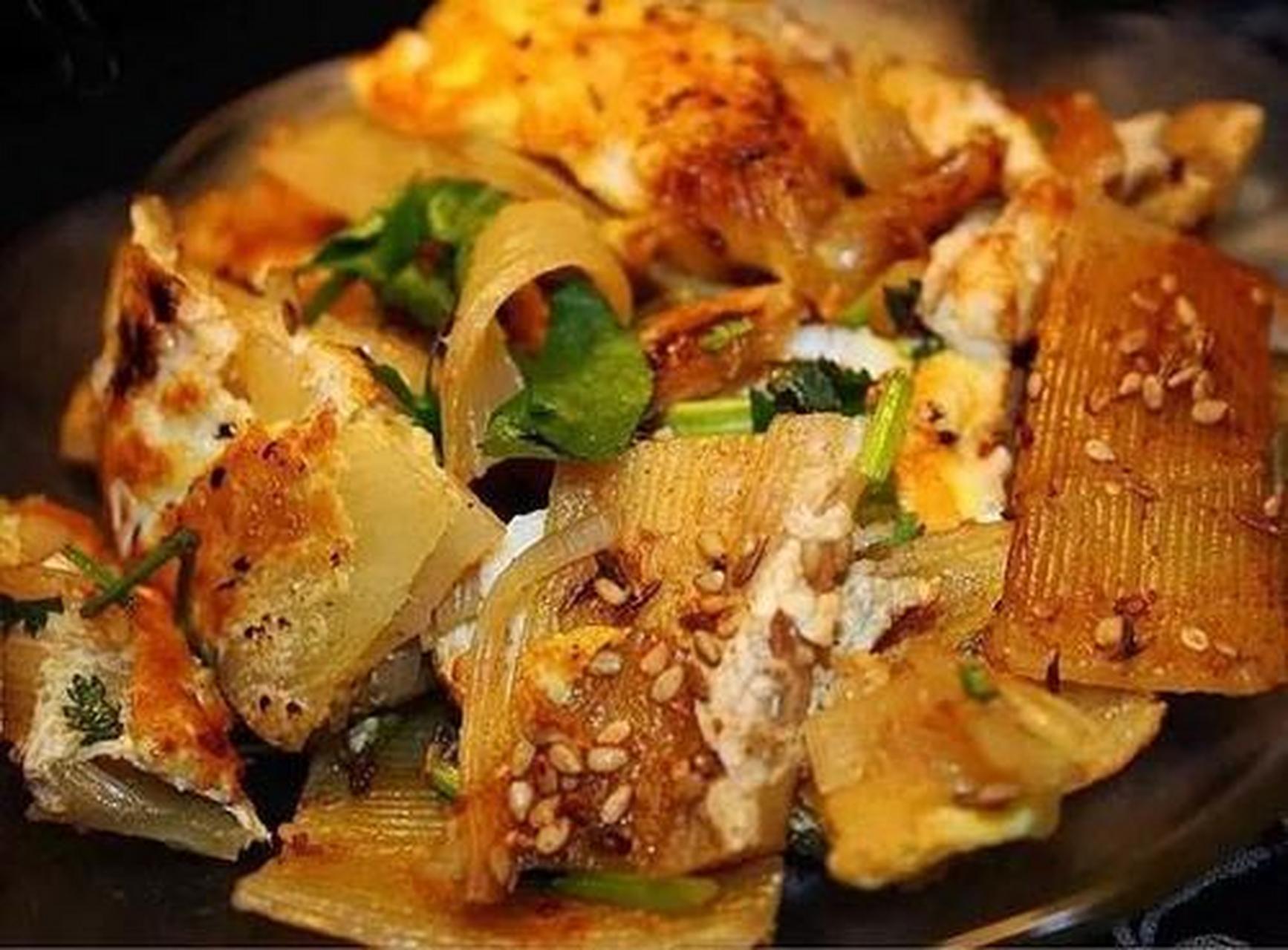 发源地为黑龙江省鸡西市密山市密山镇,油炸烤冷面制作方法简单,可以用