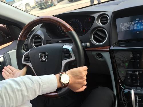 原地猛打方向盘对车子有伤害吗?实际操作打脸驾校教练