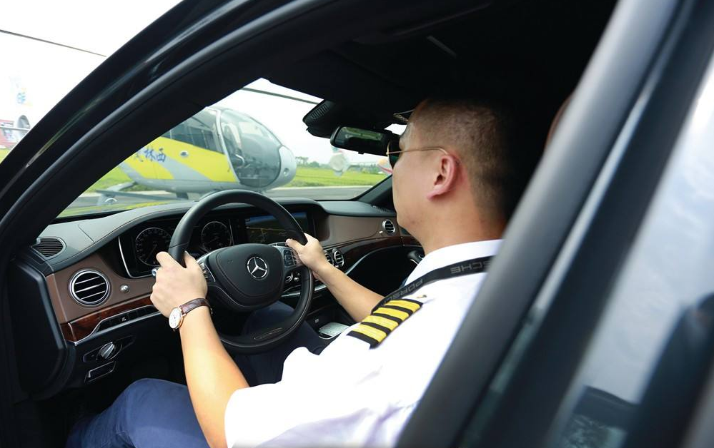 豪车司机都要求本科学历,那专科生要咋办?司机都当不起了!