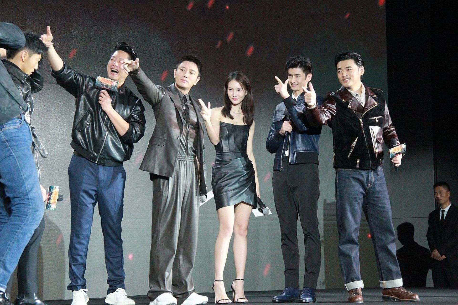 还得是年轻啊!第一眼,就看到了,金晨和张云龙[嘻嘻]!#我们都爱聊八卦#