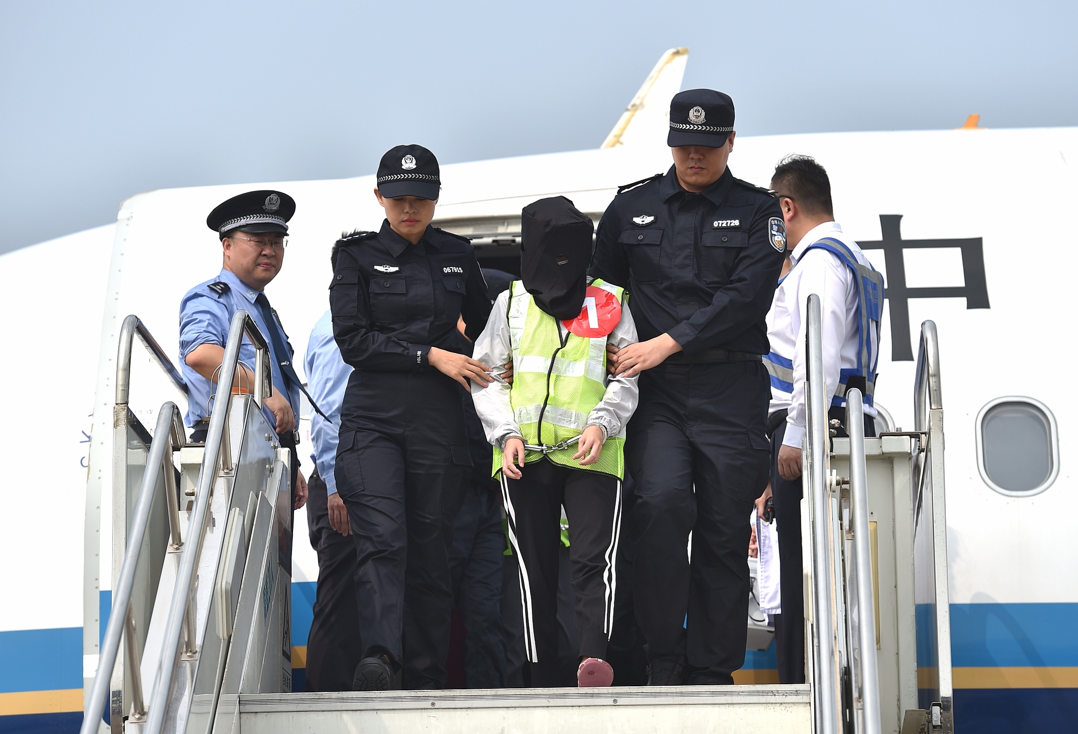 36名利用网络刷单实施诈骗的犯罪嫌疑人从菲律宾被押解回国