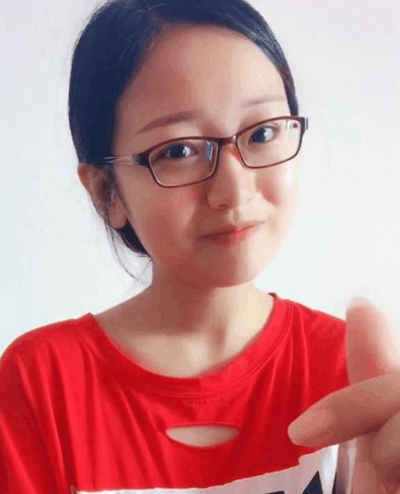 第四名:快手小伊伊,人长的确实漂亮,颇有网红的范