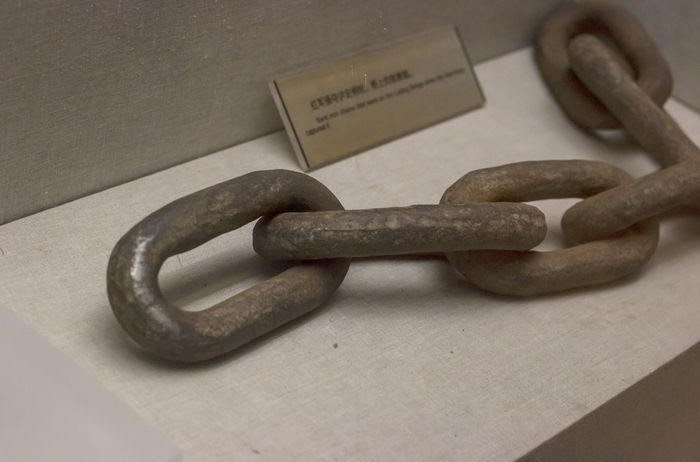 40吨重的泸定桥13条铁链12164个铁环是怎么架起来的