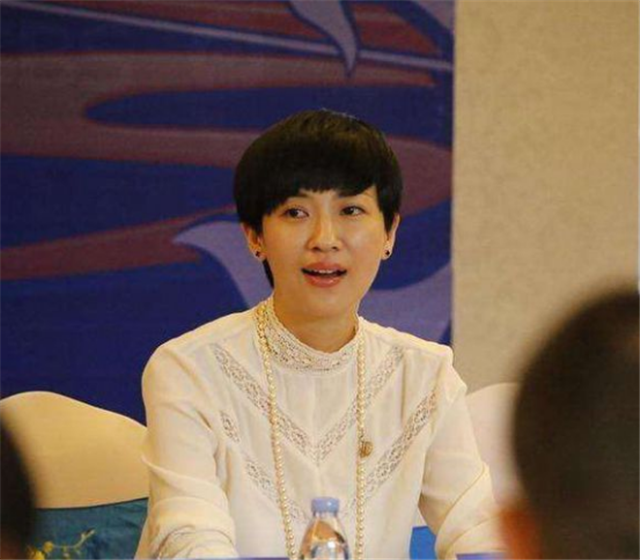 cba最美的女老板,为什么是福建队的伍佰兰?