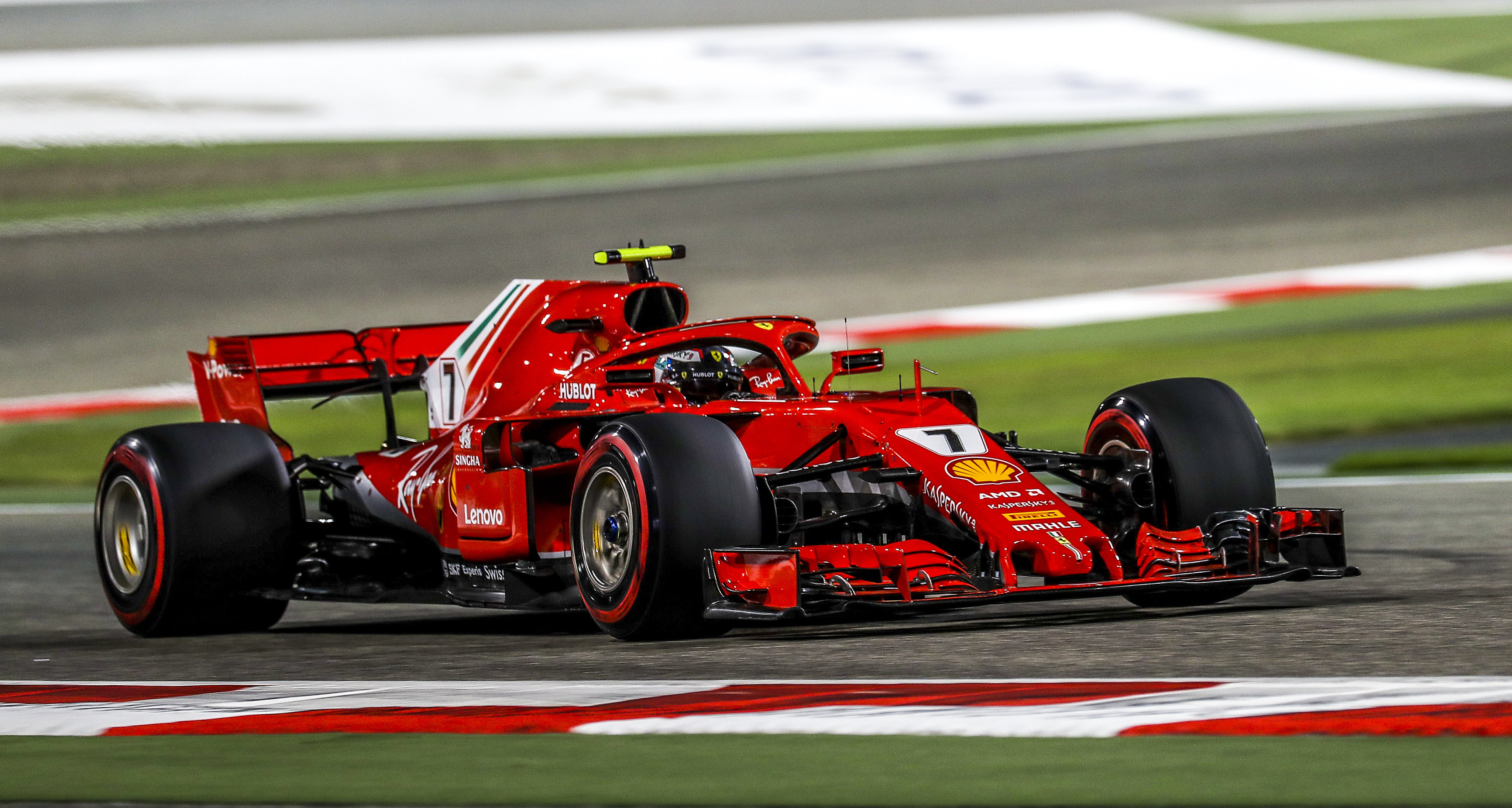 赛车——f1巴林大奖赛:维特尔获得杆位(2)