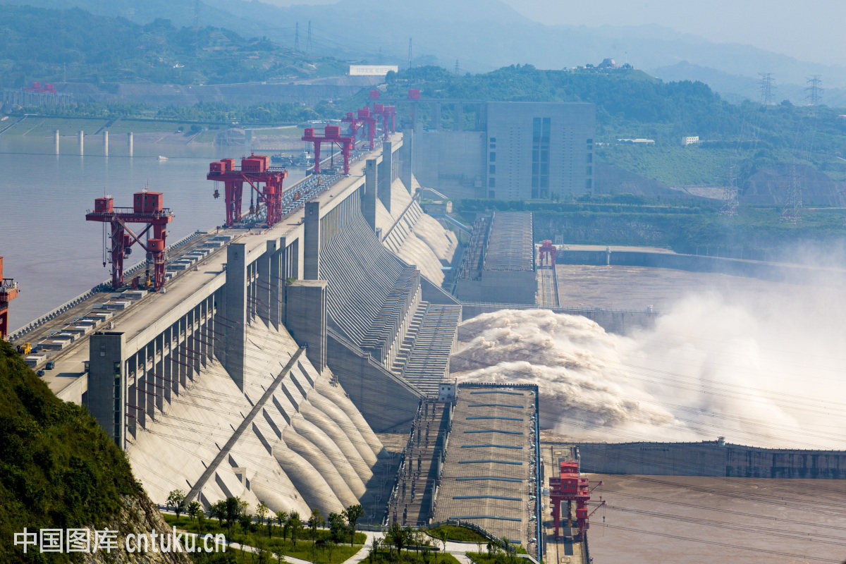 当年修建三峡大坝,是这样截断长江急流的,工程师真了不起!