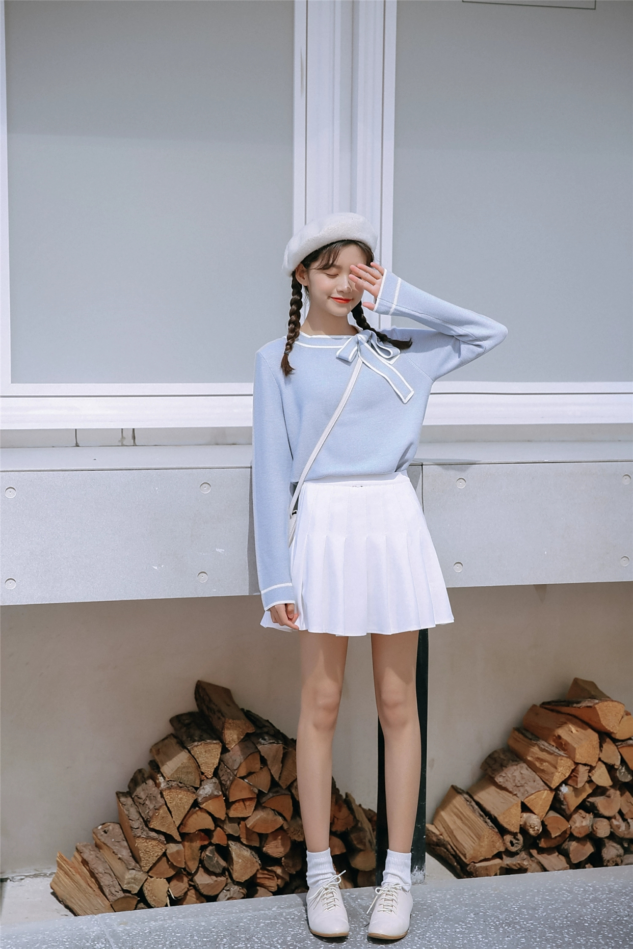 look2,石灰蓝毛衣 百褶短裙 小白鞋