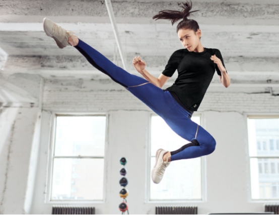 穿得了"液体鞋"劈得了高空一字马,张蓝心这腿真不给人留活路