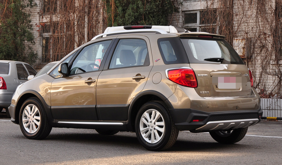 铃木天语 sx4 酷锐1.6at20周年,回头率非常高,外观比较犀利!