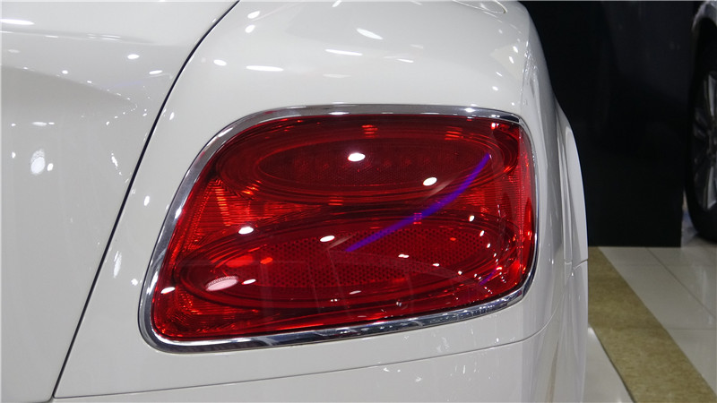 宾利欧陆gt的矩形尾灯