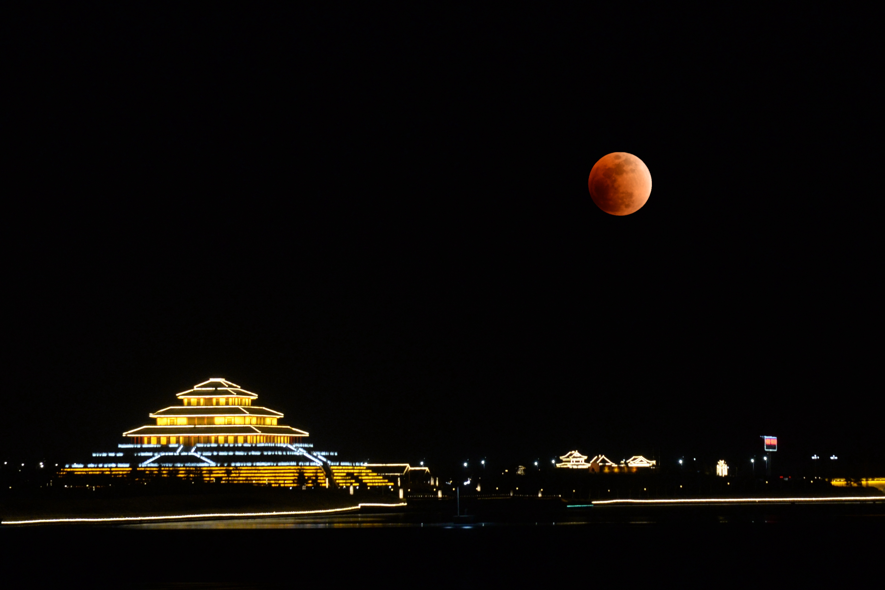 1月,月全食带来了超级红月亮