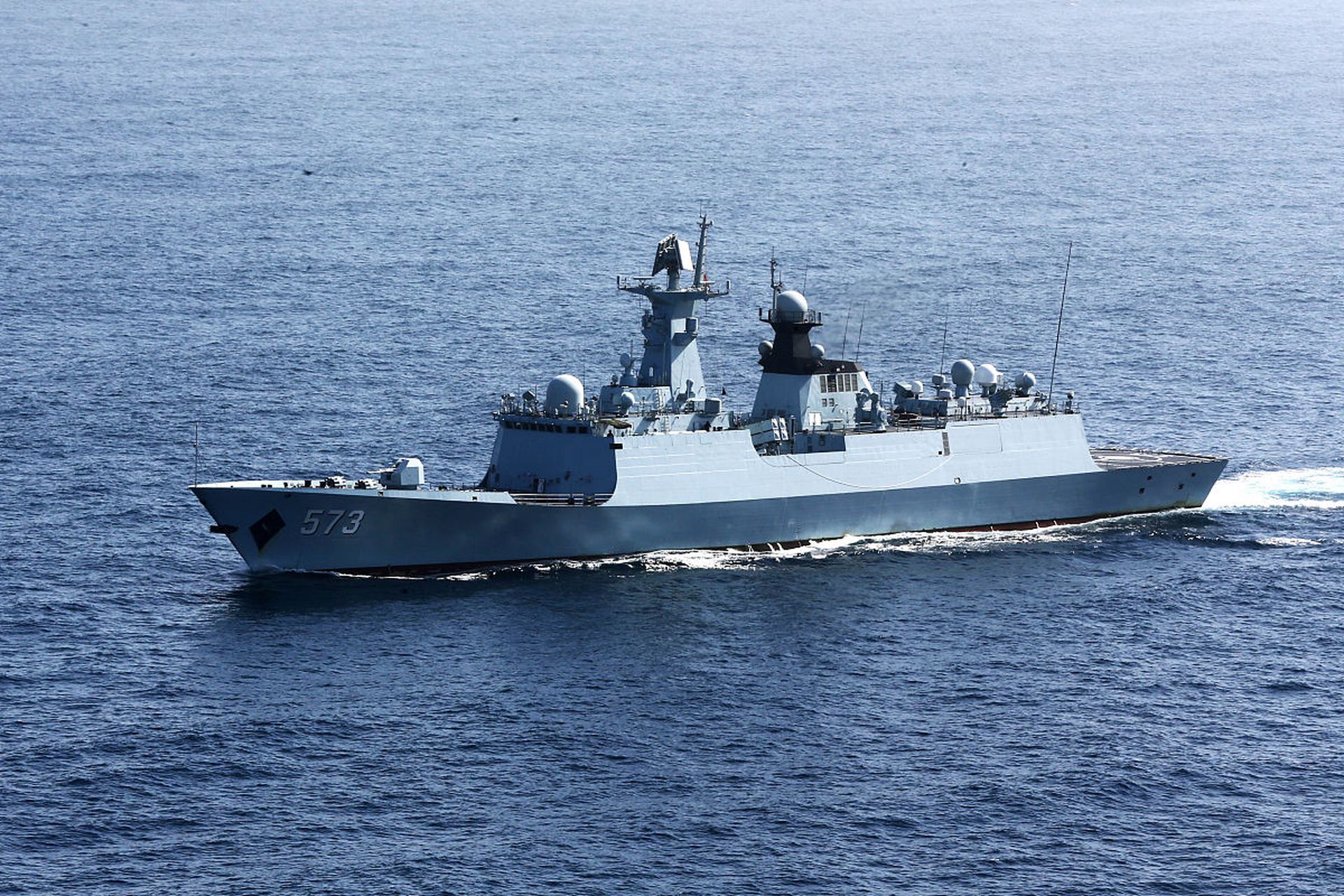 f-126型护卫舰,采用柴电柴联合推进系统,最高航速26节,最大续航力18节