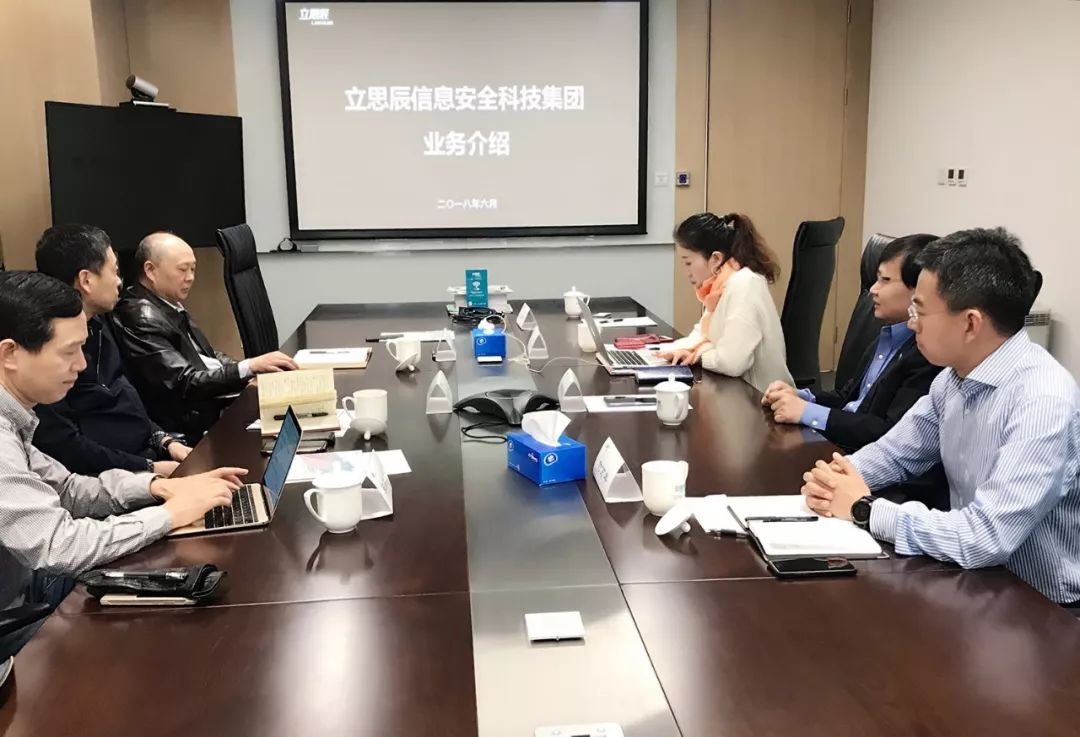 要闻丨中关村管委会委员陈文奇一行莅临立思辰参观指导