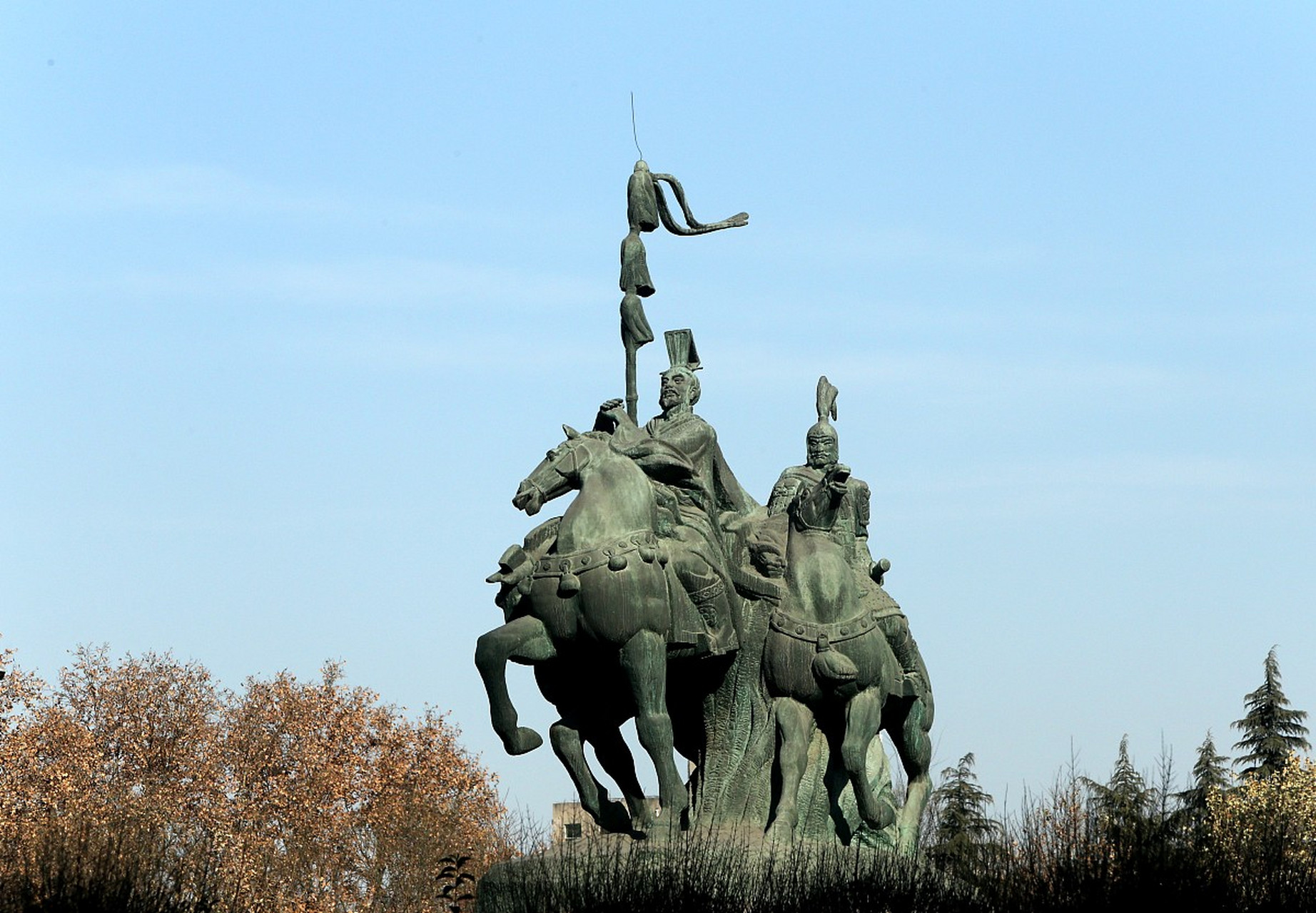 嬉行记# 敦煌张骞铜像的由来可以追溯到历史的深处.