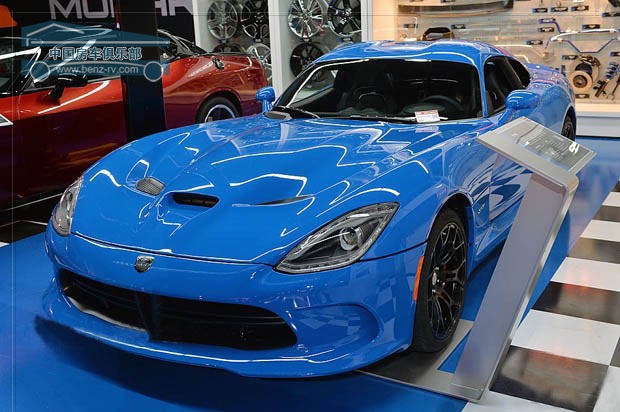 土豪们觉得哪个名字适合蓝色srt蝰蛇跑车呢?