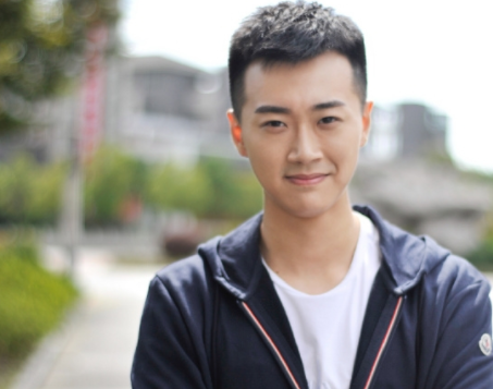 闫猛身为赵海燕的儿子,不靠父母自己去娱乐圈自己打拼!