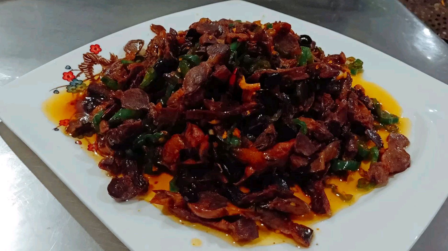 从小就爱吃鸡胗,今天的鸡胗做辣炒,真是太下饭了