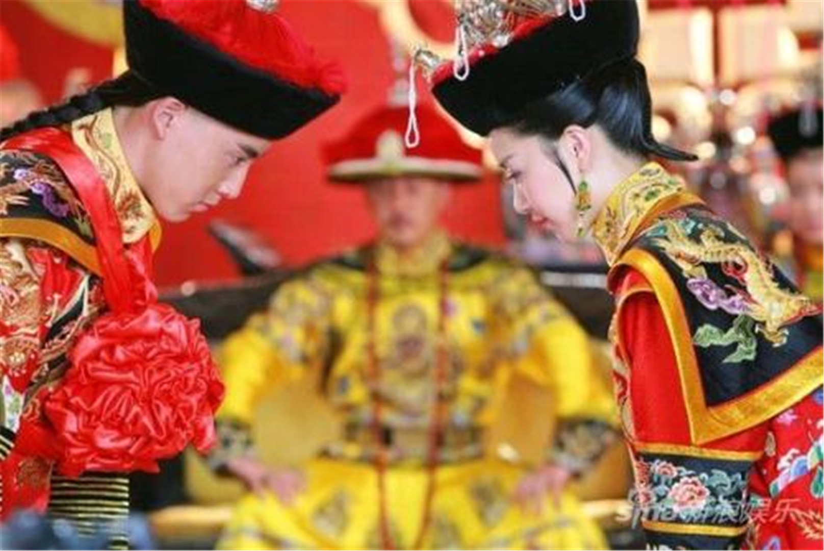 据史料记载,完婚之后皇帝皇后,必须在坤宁宫东暖阁住上一个月,才能