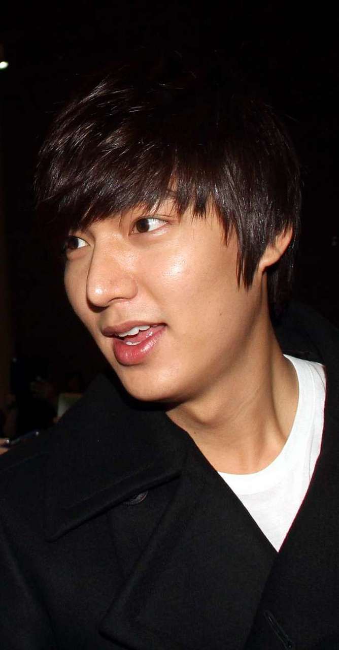 3月2日的清晨,韩国明星李敏镐的消息引起了轩然大波.