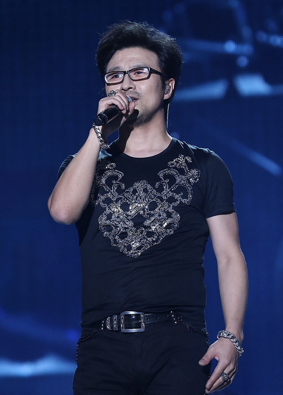 难以置信,汪峰长沙演唱会近空无一人,这画面真的让人难以置信,全场