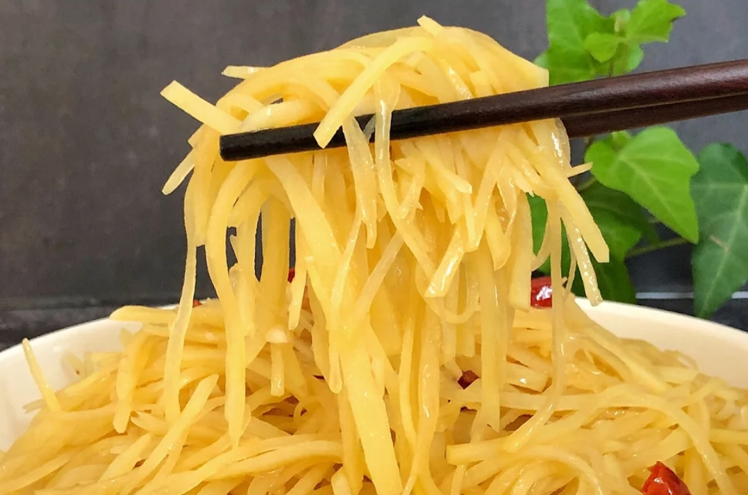 醋溜土豆丝的家常做法,普通食材爽脆好吃