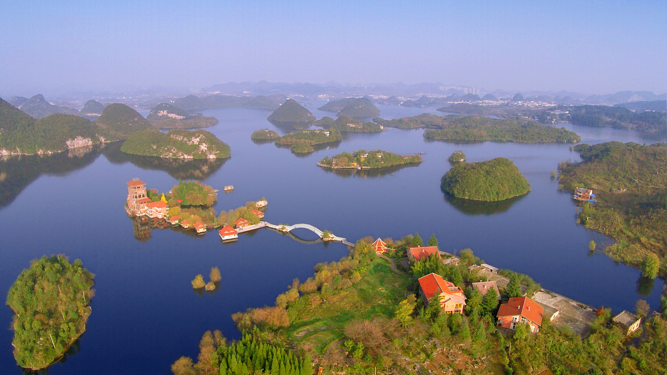 贵州旅游景点推荐:红枫湖风景名胜区.