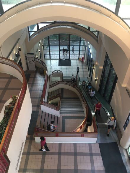 李嘉诚一生只爱原配?首富的传奇爱情,