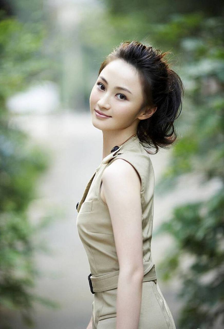 老婆说:当然为了显示你的素质高.